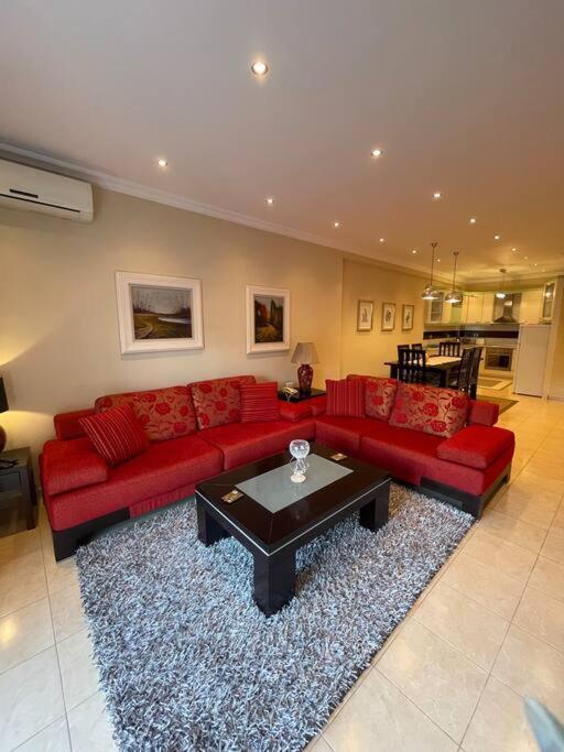 Stylish Central Apartment Tirana Buitenkant foto