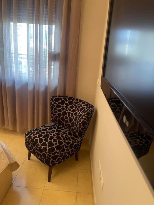 Stylish Central Apartment Tirana Buitenkant foto