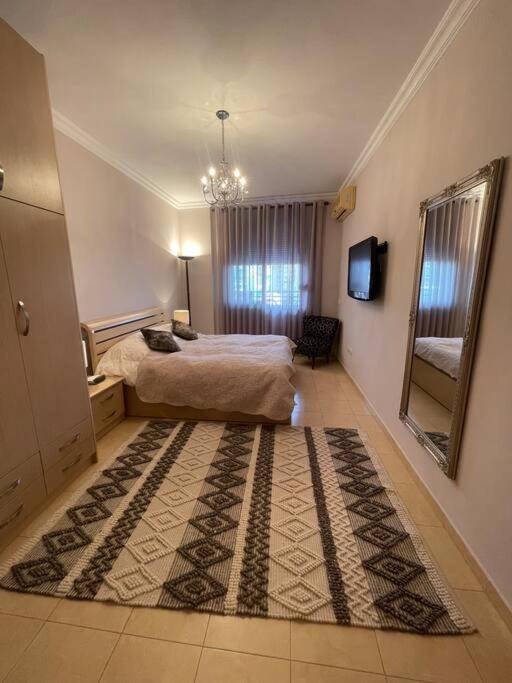 Stylish Central Apartment Tirana Buitenkant foto